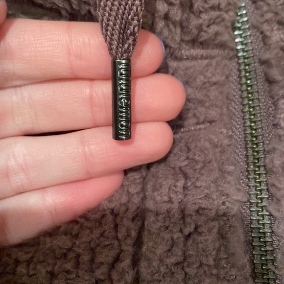 Reselling  - Reversible lululemon jacket - Picture 3 of 6